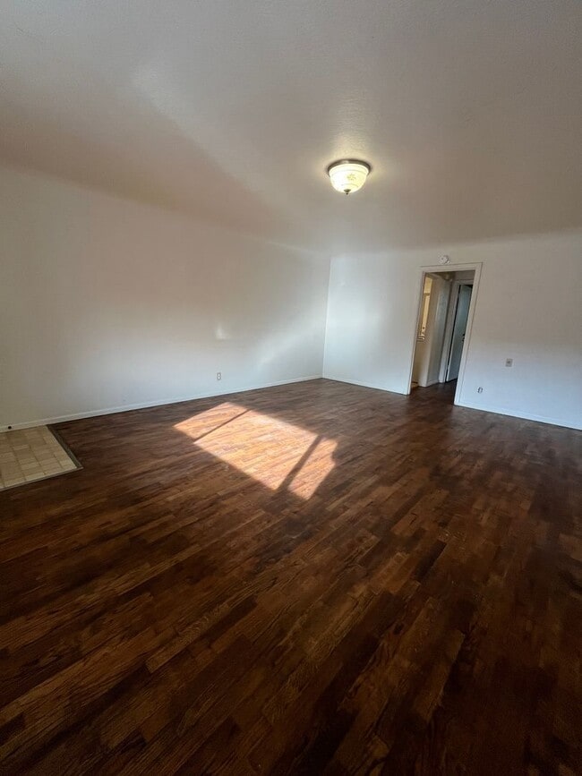 Building Photo - 1-Bedroom 1-Bathroom apartment in Whitaker