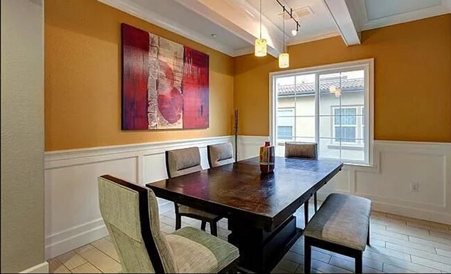 Building Photo - EPIC REA - Modern-Style 3 BR/3BA townhouse...