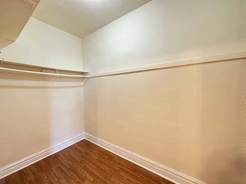 Building Photo - 4830 N Damen Ave