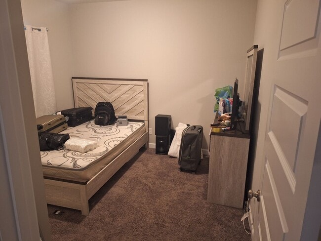 Building Photo - Beautiful Five Bedroom Home Located in Northeast Columbia!