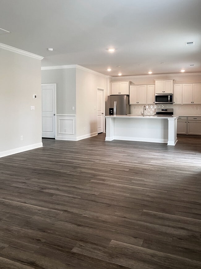 Building Photo - 6015 Forest Dell Ct