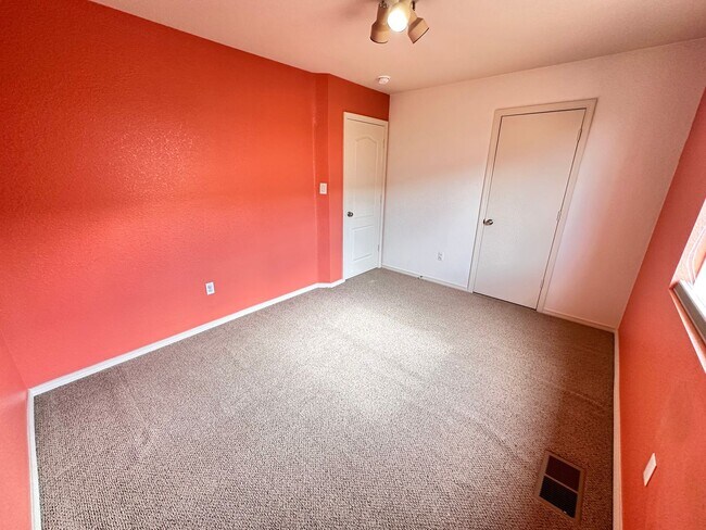 Building Photo - 7419 Desert Eagle Rd NE