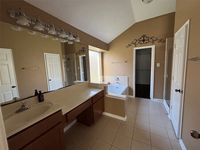 Building Photo - 10715 Lyndon Meadows Dr