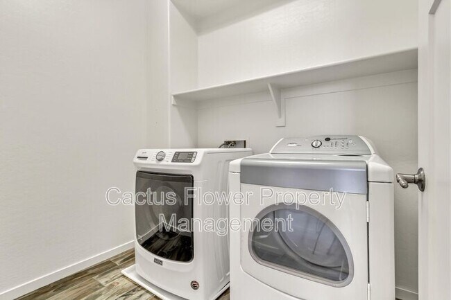 Building Photo - 2734 S Santa Rita