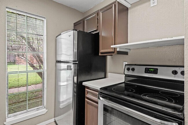 Building Photo - 1601 Faro Dr