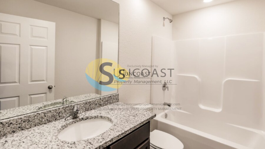 Building Photo - 3851 Hollycrest St