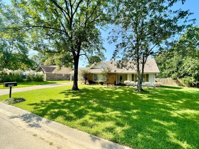 Primary Photo - 3/2 for Rent in Flowood!