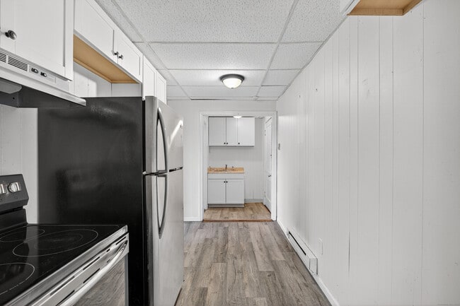 Building Photo - 84 Main St