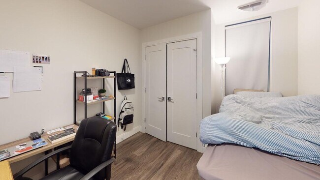 Building Photo - No Brokers Fee, 5 Bed. 2 Full Bathrooms in South End, Eat-in Kitchen, Big Bedrooms, Laundry on a ...