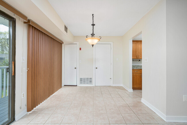 Building Photo - 102 Brookwood Dr