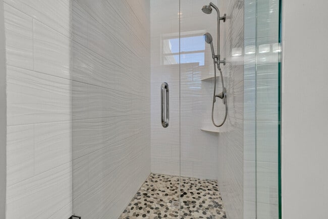 Building Photo - 875 SE 13th Ave