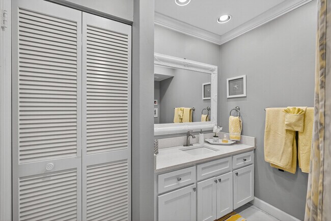 Building Photo - 605 Brackenwood Cove