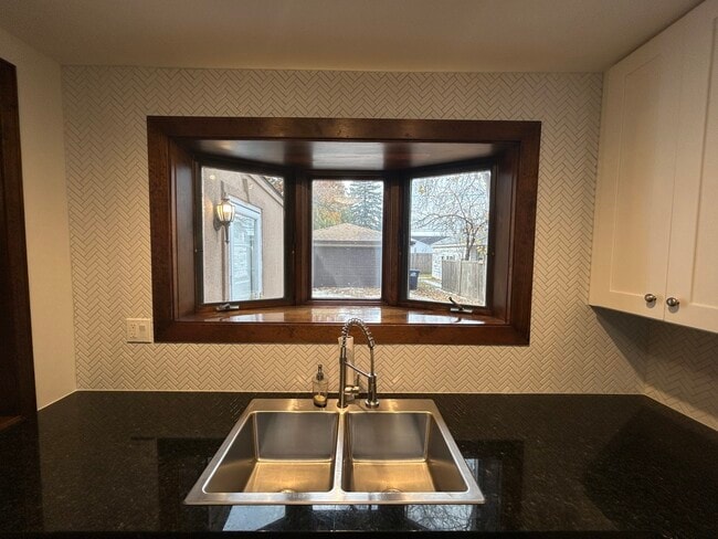 Building Photo - 946 E Grant Dr