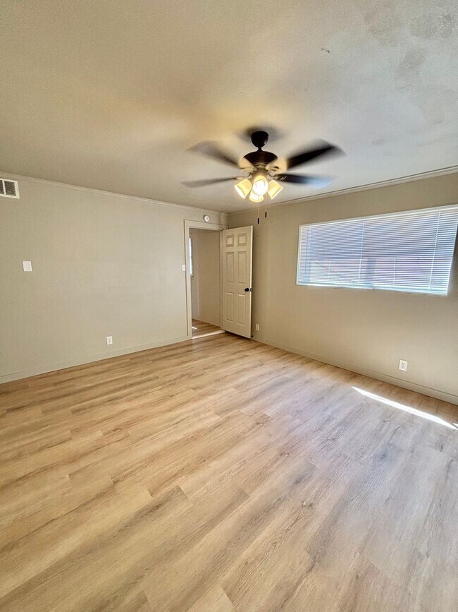 Building Photo - Now Available - 3 Bedroom Home!!