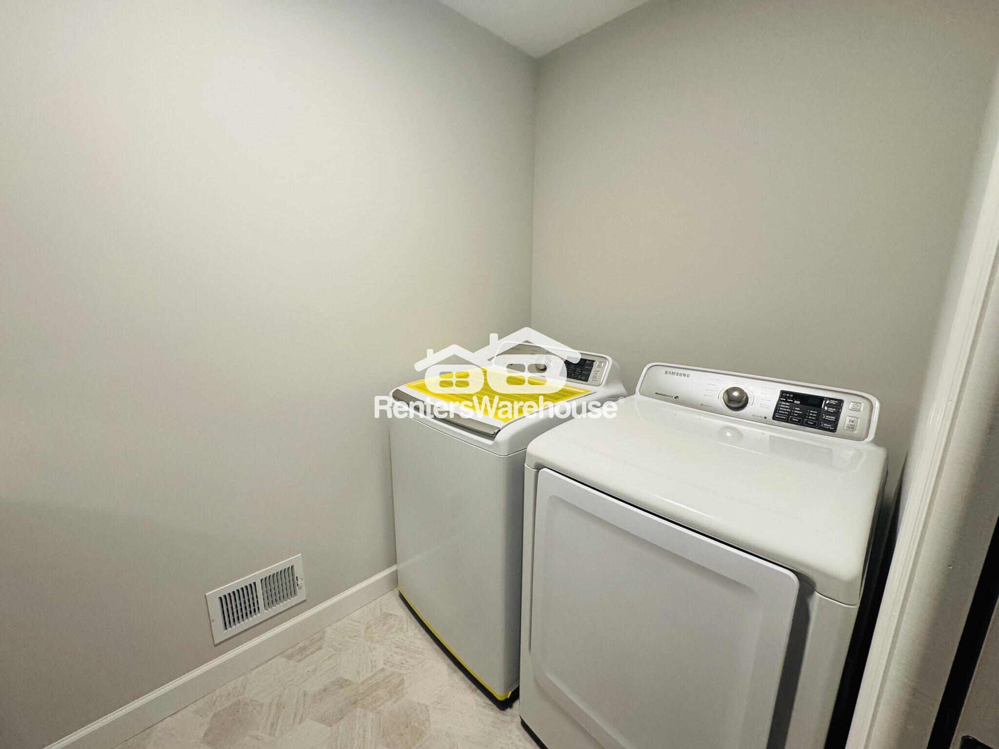 Building Photo - 17955 Headwaters Dr