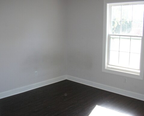 Building Photo - 526 Dennis Way