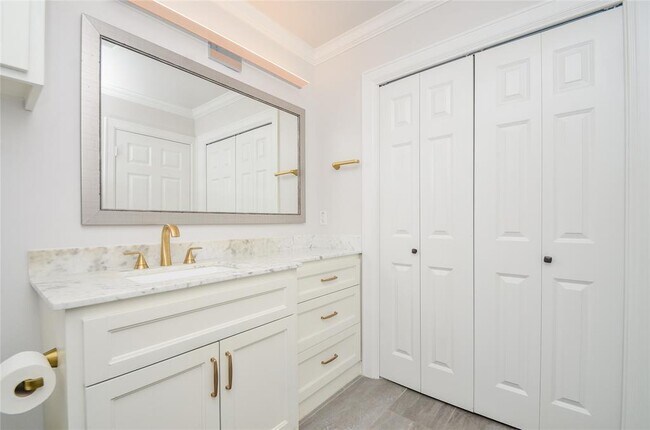 Building Photo - 6030 Woodbrook Ln