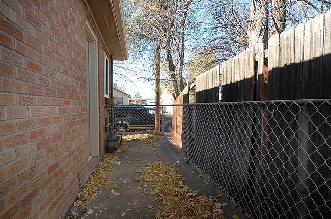 Building Photo - 1426 Clinton St