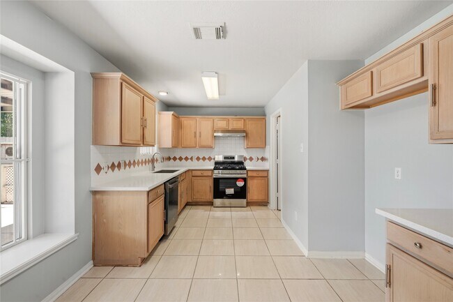 Building Photo - 7027 Waveland Dr