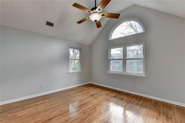 Building Photo - 1112 Ashbury Dr