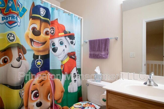 Building Photo - 137 Lynch Cir