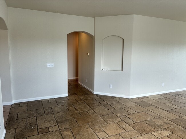 Building Photo - 3197 Dinkey Creek Ave