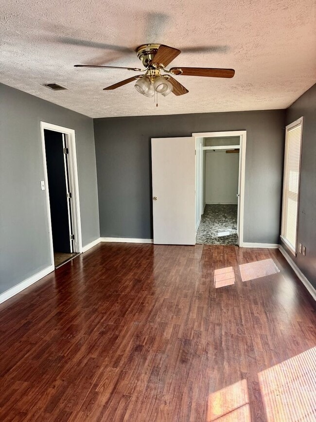 Building Photo - 1654 Camellia Ln