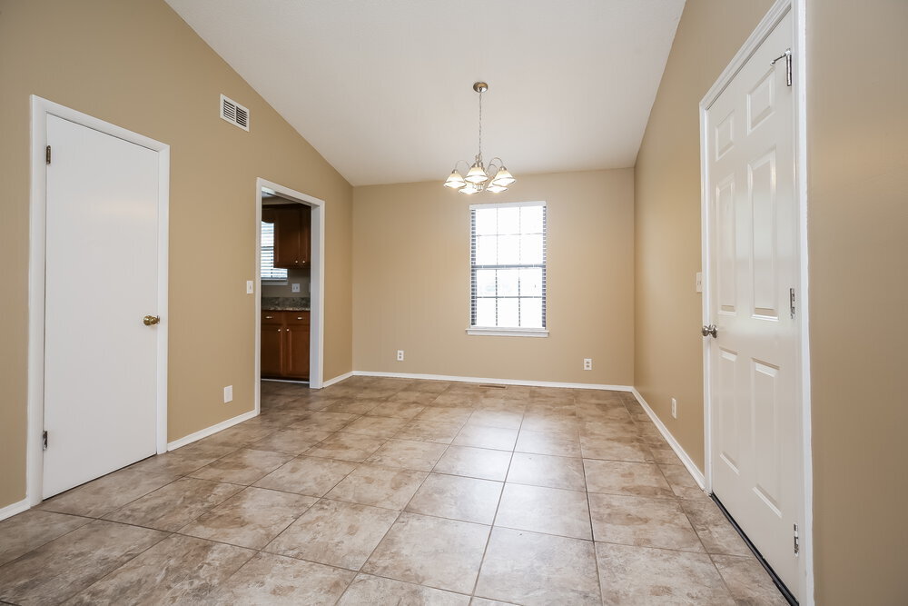 Building Photo - 2621 Deerpath Dr