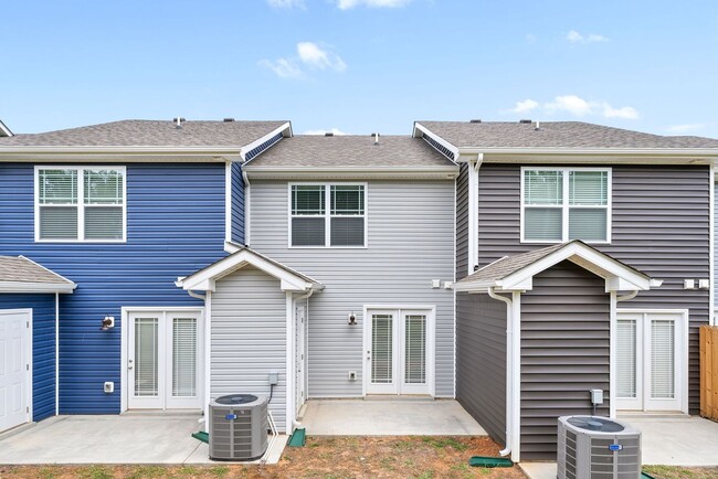 Building Photo - 2 Bedroom Condo For Rent Near Madison Street!