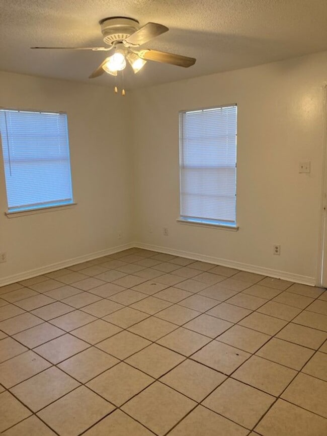 Building Photo - Gulfport 3 Bedroom