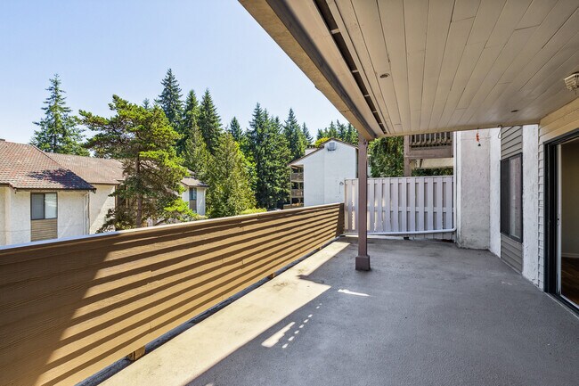 Building Photo - 10410 NE 32nd Pl