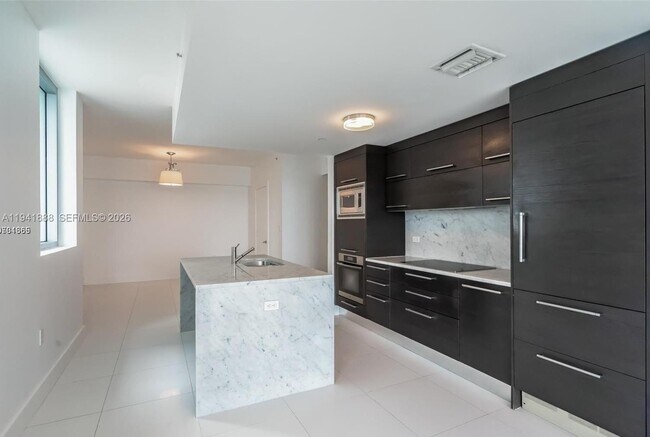 Building Photo - 900 Biscayne Blvd