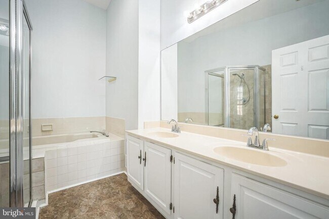 Building Photo - 44022 Gala Cir