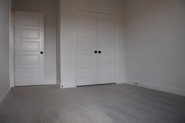 Building Photo - 2523 Huxley Mews