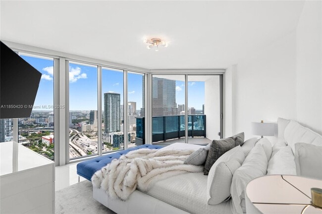 Building Photo - 200 Biscayne Blvd Way