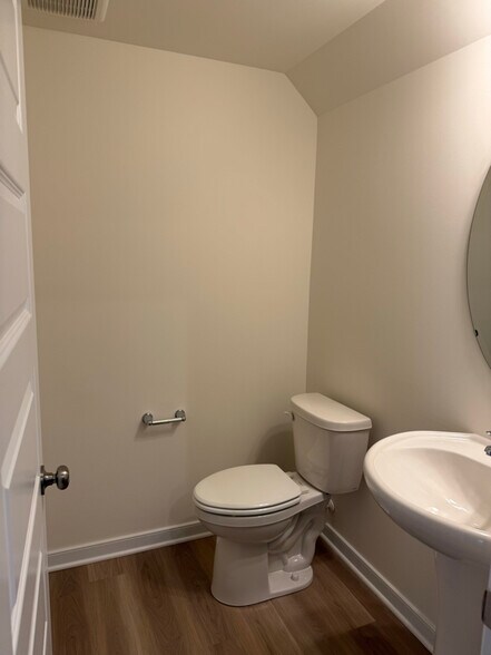 Building Photo - 235 Greenpark Rd