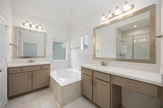 Building Photo - 4012 Centre Valley Ln