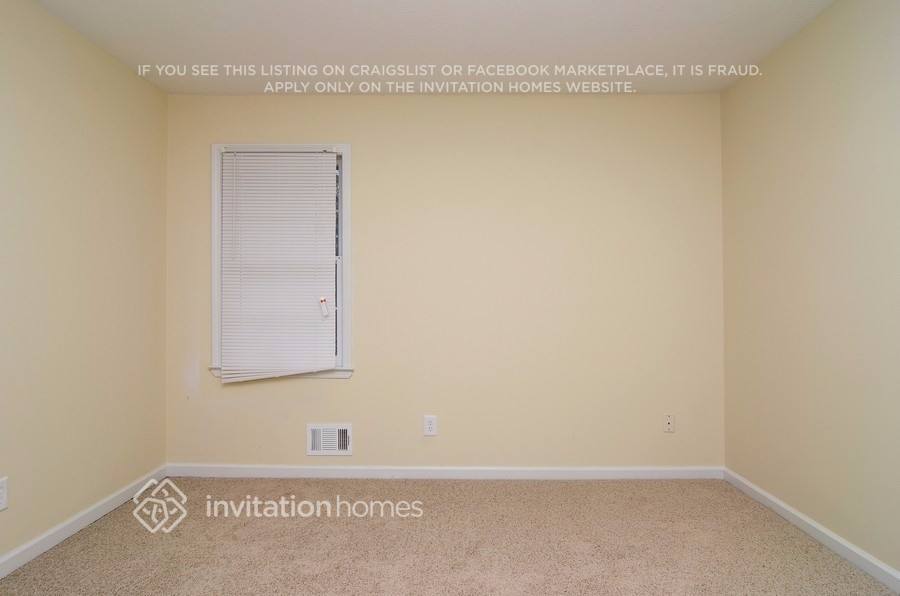 Building Photo - 2668 Earl Dr