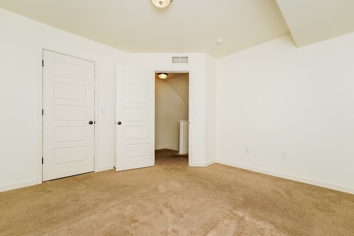 Building Photo - 20009 Elgin Dr