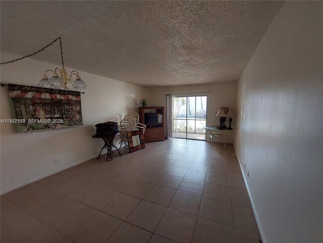 Building Photo - 253 S Cypress Rd