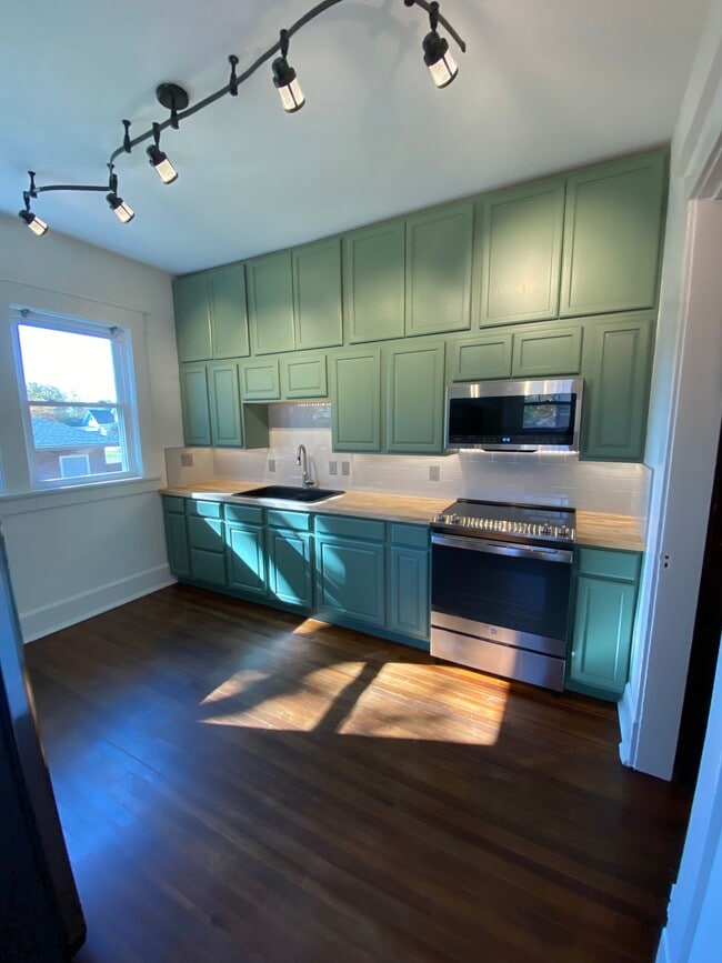 Primary Photo - 1003 Maple Ave