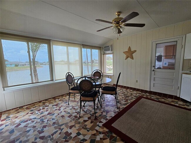 Building Photo - 1703 Amhurst Cir