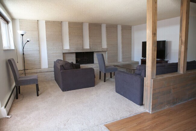 Building Photo - Charming 3BR in Aurora