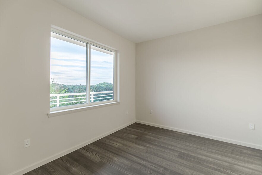 Building Photo - 4810 N Highway A1A