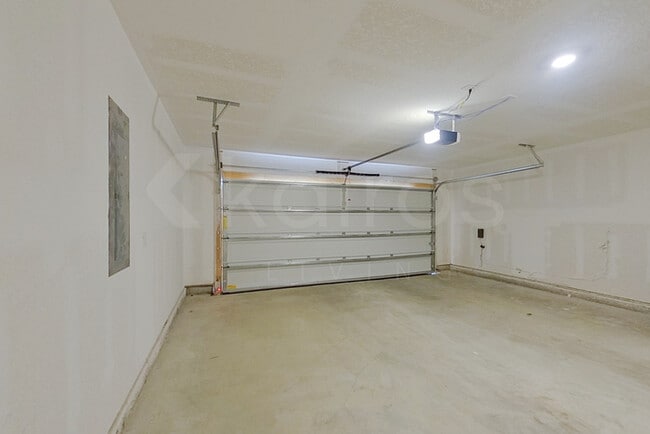 Building Photo - 341 Monarch Ln