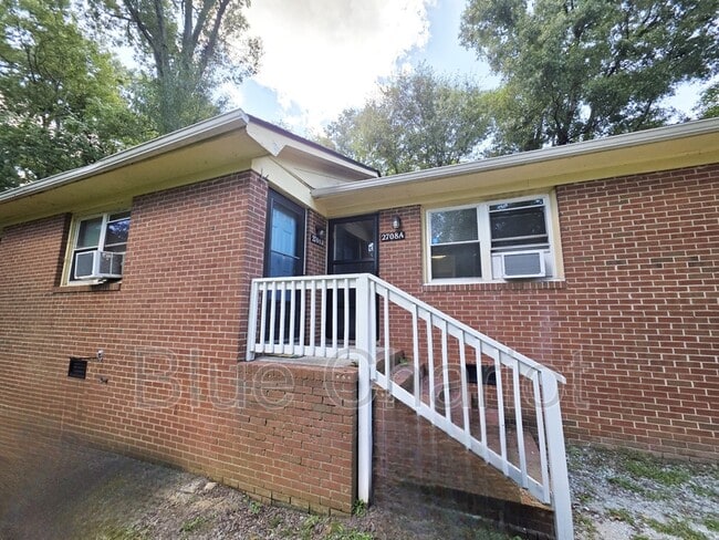 Building Photo - 2708 E Main St