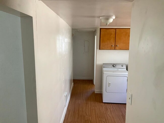 Building Photo - 715 E 21st Ave