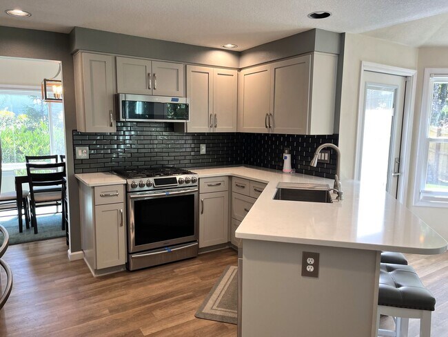 Building Photo - Bright & Spacious 3-Bedroom Home – Ideal for Entertaining & Everyday Comfort