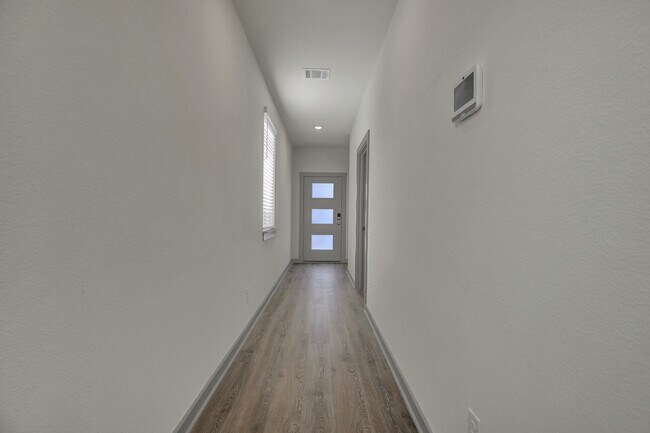 Building Photo - 325 Robertson