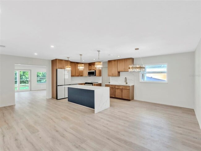 Building Photo - 4870 Venetian Blvd NE